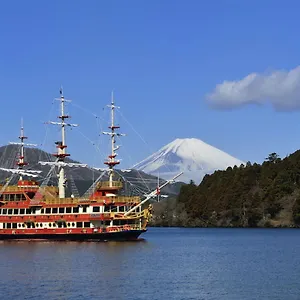 Apartment Nordic Oasis: Shrine Retreat With Fireworks View, Hakone